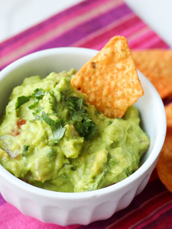 Fresh, creamy, and ready in 10 minutes. Made with ripe avocados, lime, cilantro, and jalapeño. The classic version, no shortcuts.