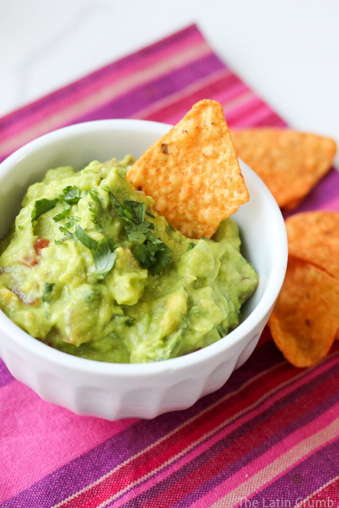 Fresh, creamy, and ready in 10 minutes. Made with ripe avocados, lime, cilantro, and jalapeño. The classic version, no shortcuts.
