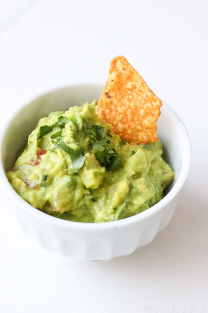 Fresh, creamy, and ready in 10 minutes. Made with ripe avocados, lime, cilantro, and jalapeño. The classic version, no shortcuts.
